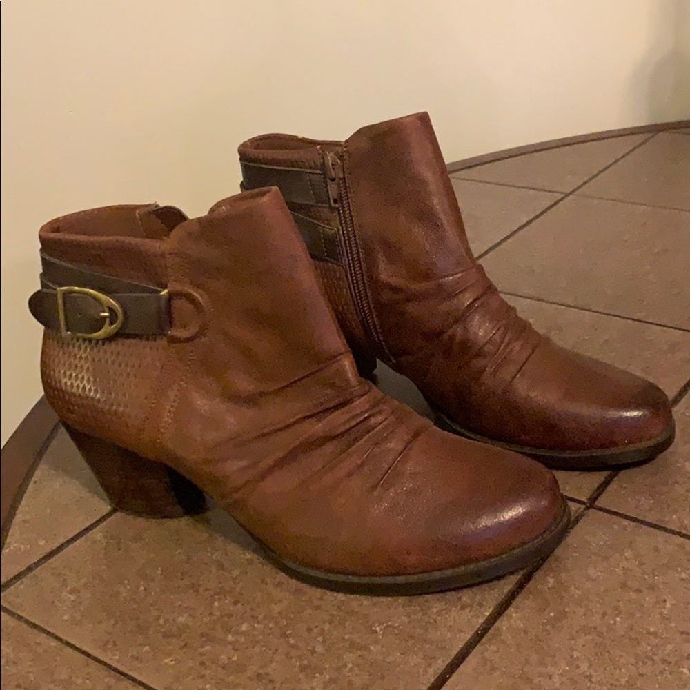 Baretraps bootie